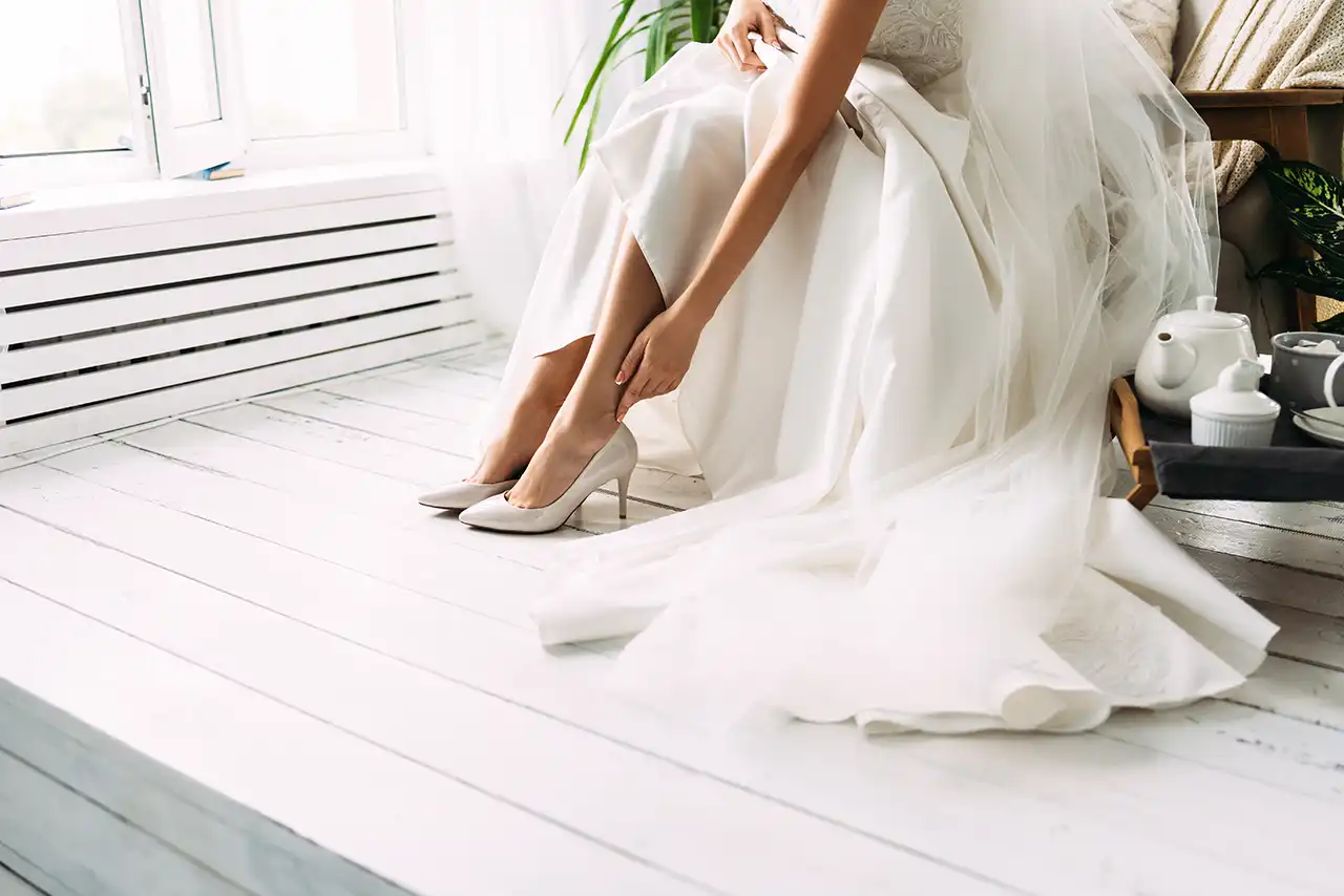 bride-dresses-shoes-before-the-wedding-ceremony