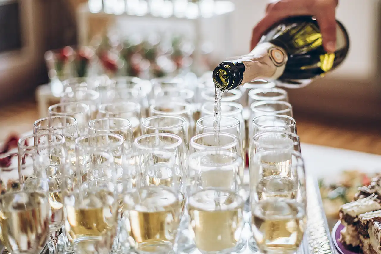 waiter-pouring-champagne-at-wedding